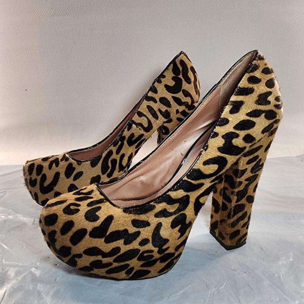 Betsey Johnson Sophia Leopard Pony Hair Heels Leather Upper Womens Size 8